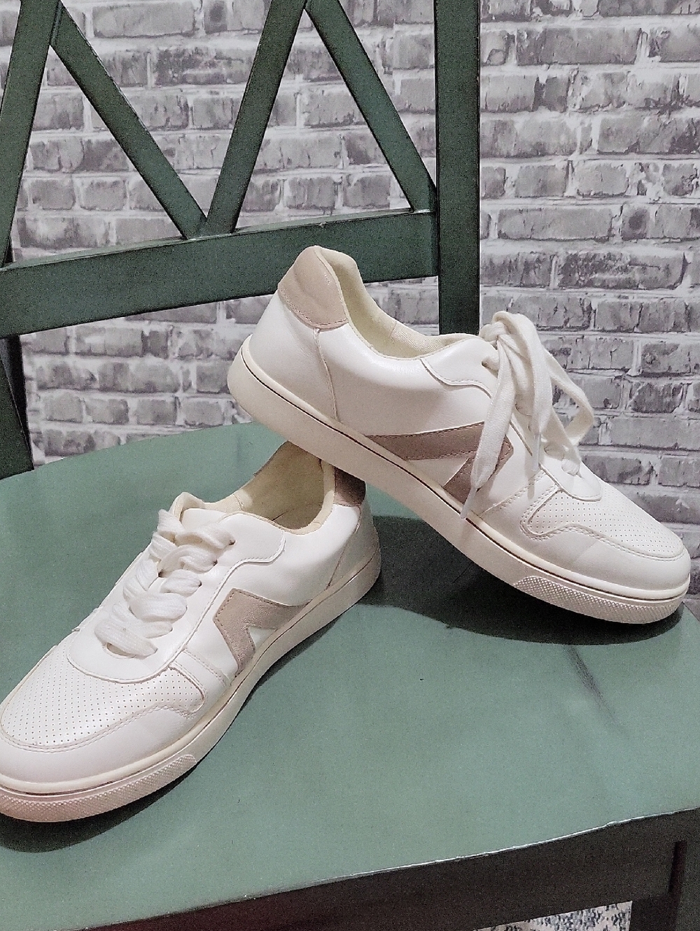 MIA Alta Malta / Krew Fashion Sneaker -White & Taupe Womens 9.5, Minimalist